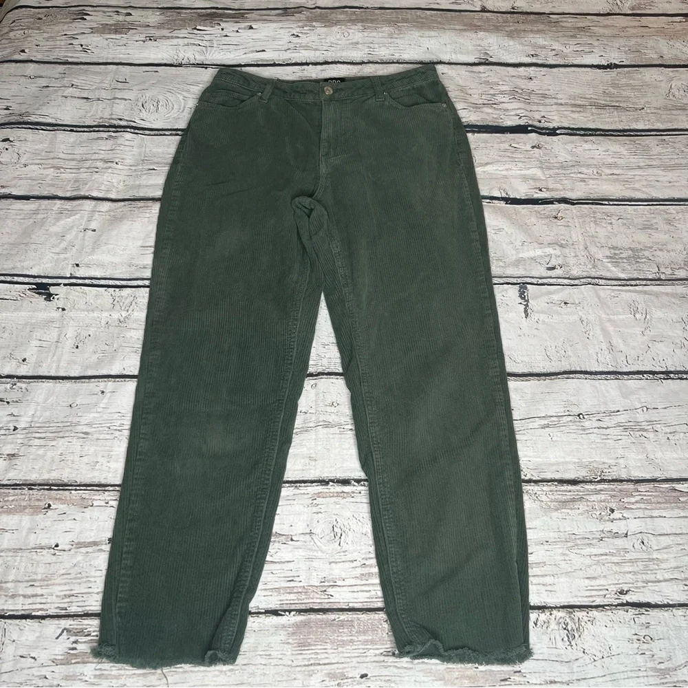 BDG Mom High Rise Corduroy Jean Size 27 - Picture 9 of 10